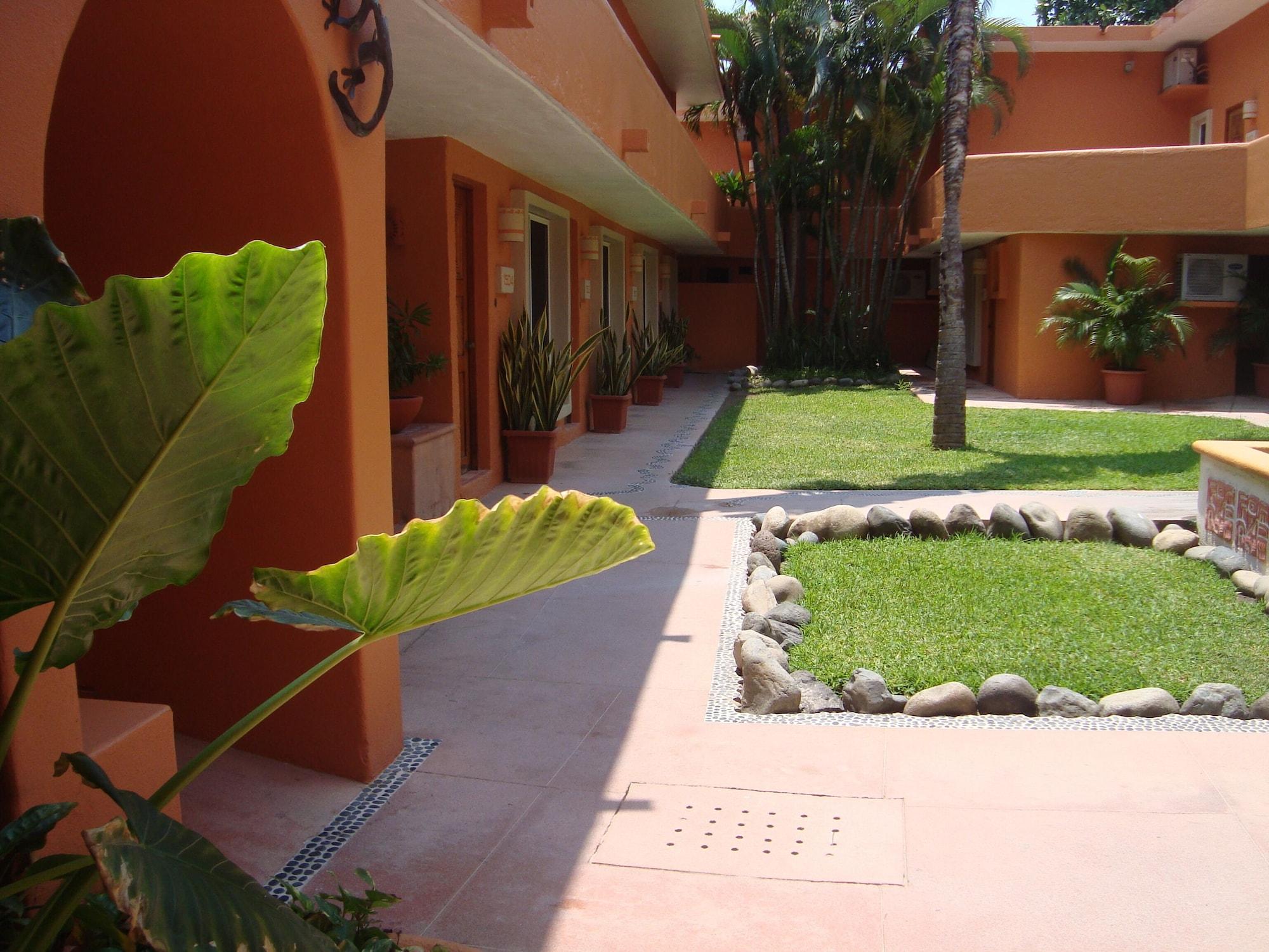 Hotel Villa Mexicana Сиуатанехо Екстериор снимка