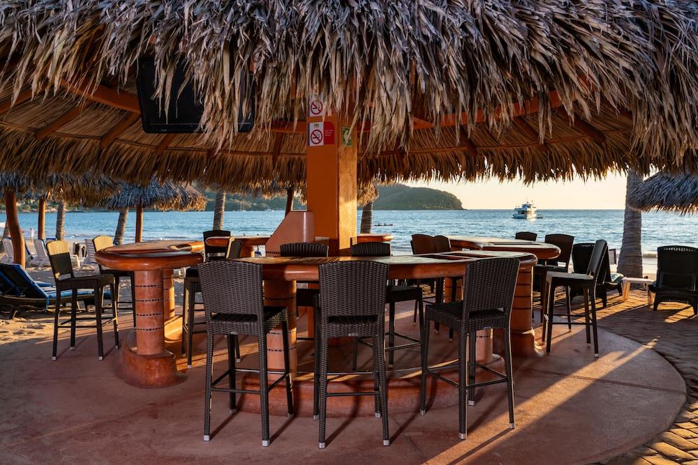 Hotel Villa Mexicana Сиуатанехо Екстериор снимка