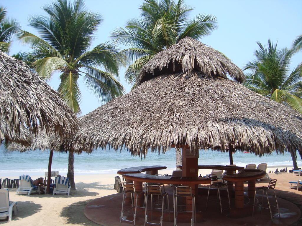 Hotel Villa Mexicana Сиуатанехо Екстериор снимка