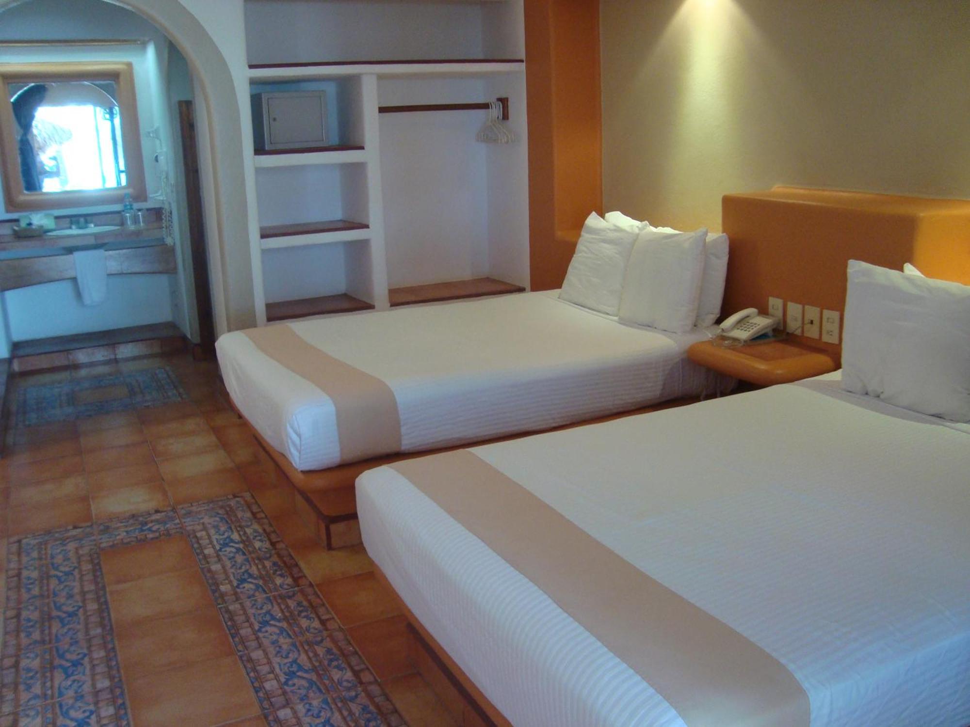 Hotel Villa Mexicana Сиуатанехо Екстериор снимка