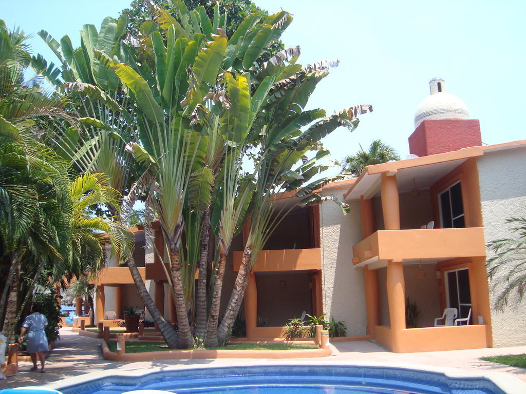 Hotel Villa Mexicana Сиуатанехо Екстериор снимка