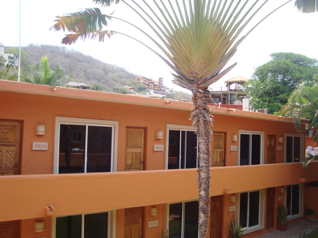 Hotel Villa Mexicana Сиуатанехо Екстериор снимка